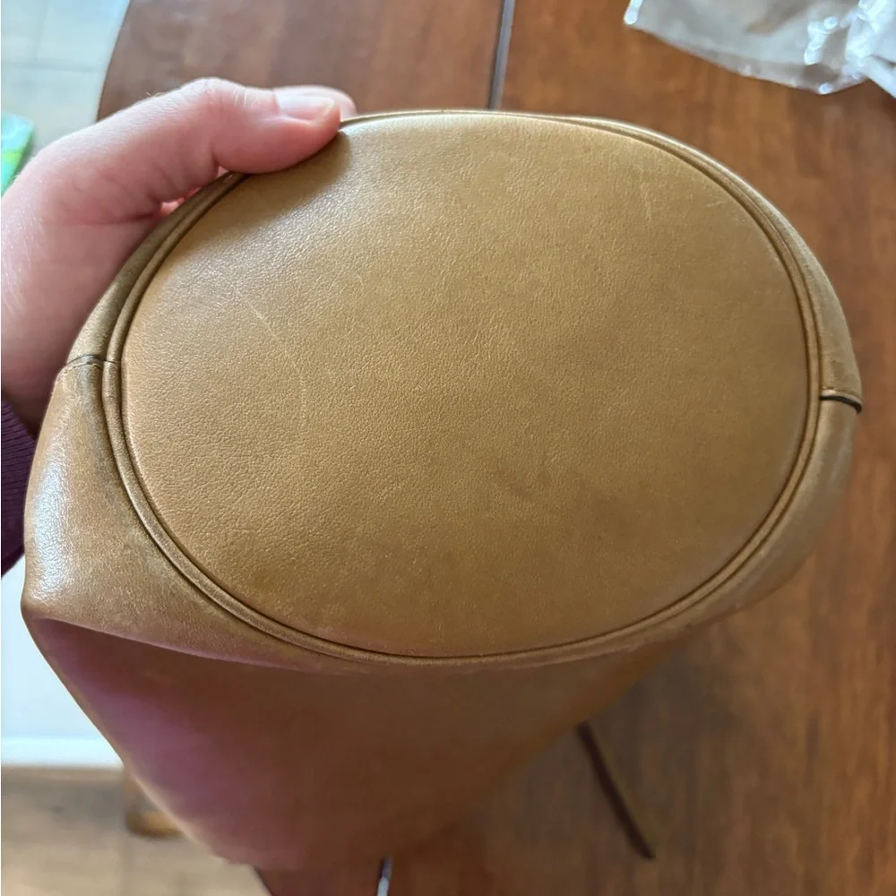 Coach Tan Crossbody Bag with Classic Design - Picture 10 of 13
